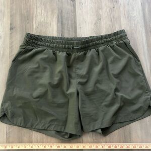 Mondetta Dusty Army Green XL performance+luxury sport short excellent condition